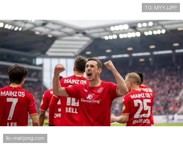 赖尔森助攻大四喜，多特蒙德4-0完胜美因茨紧追拜仁